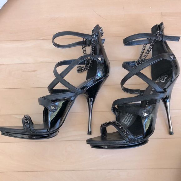 Rock & Republic Strappy Chain High Heel Sandals - Picture 3 of 6